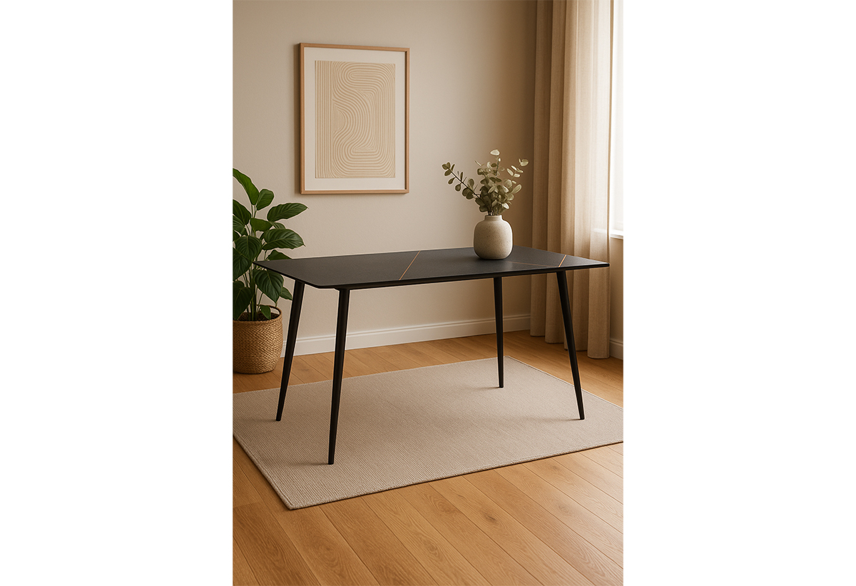 Απεικονίζεται το τραπέζι σε τραπεζαρία.